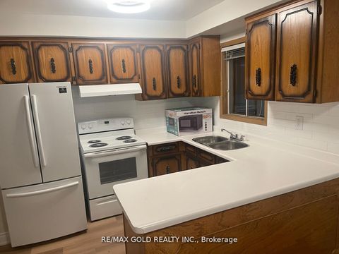 Photo 3 at 39 Magnolia Avenue, Kennedy Park, Toronto