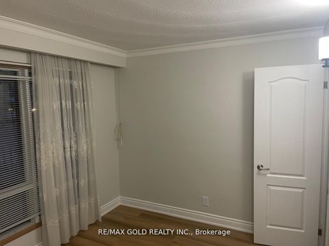 Photo 10 at 39 Magnolia Avenue, Kennedy Park, Toronto