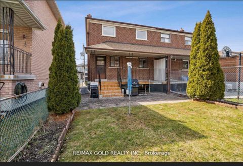 Photo 15 at 39 Magnolia Avenue, Kennedy Park, Toronto