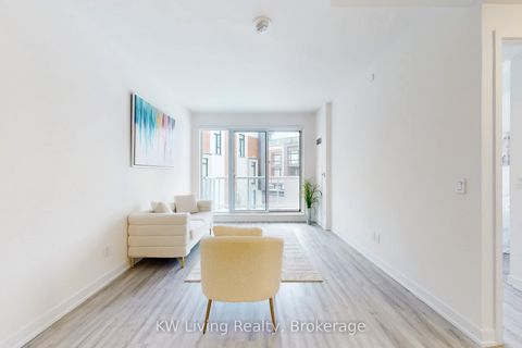 Photo 2 at 212 - 6 David Eyer Road, Rural Richmond Hill, Richmond Hill