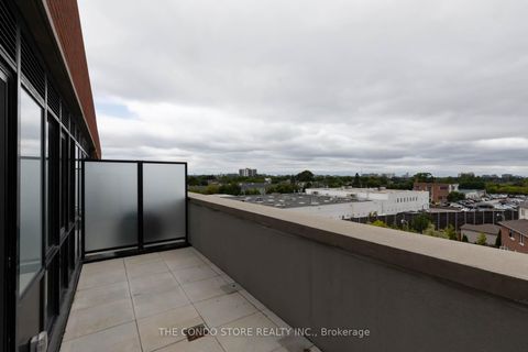 Photo 27 at 524 - 2300 St. Clair Avenue W, Junction Area, Toronto