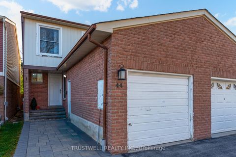 Photo 2 at 44 Caronia Square, Malvern, Toronto