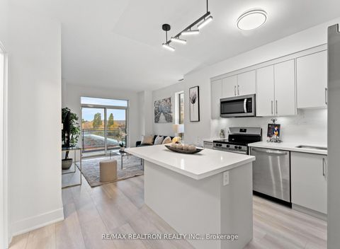 Photo 7 at 229 - 7900 Bathurst Street, Beverley Glen, Vaughan