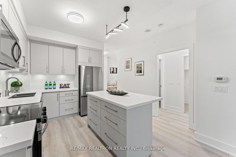 Photo 11 at 229 - 7900 Bathurst Street, Beverley Glen, Vaughan