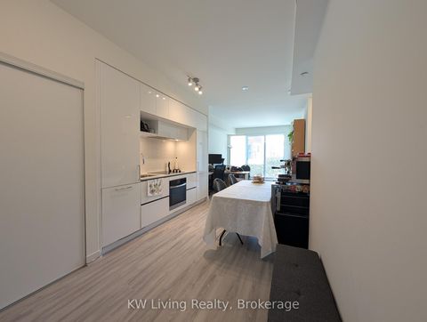 Photo 2 at 218 - 6 David Eyer Road, Rural Richmond Hill, Richmond Hill