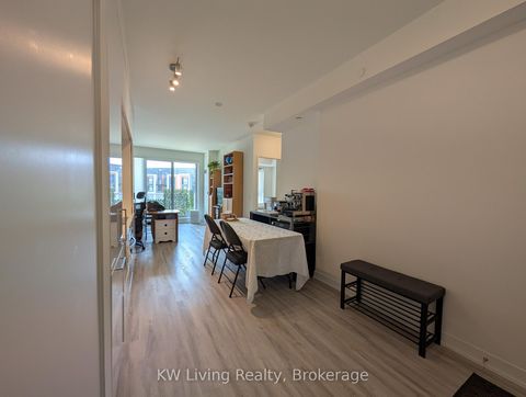 Photo 3 at 218 - 6 David Eyer Road, Rural Richmond Hill, Richmond Hill