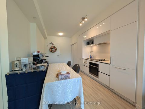 Photo 4 at 218 - 6 David Eyer Road, Rural Richmond Hill, Richmond Hill