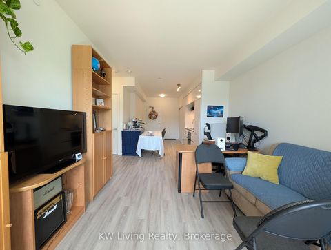 Photo 8 at 218 - 6 David Eyer Road, Rural Richmond Hill, Richmond Hill