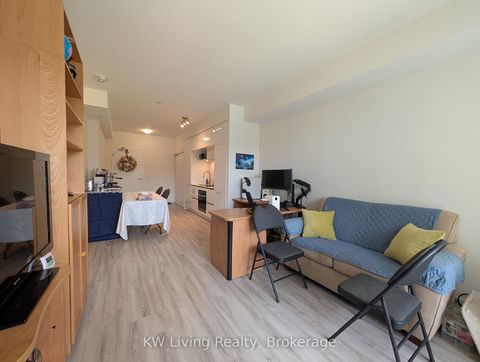 Photo 9 at 218 - 6 David Eyer Road, Rural Richmond Hill, Richmond Hill