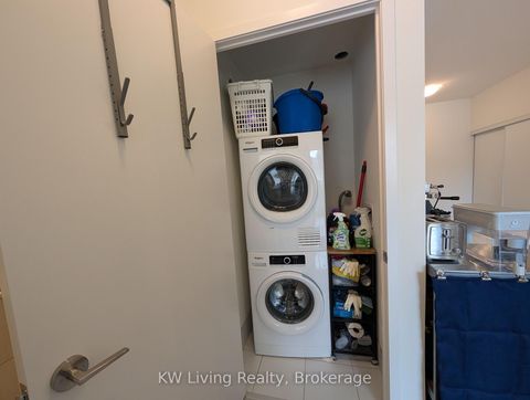 Photo 14 at 218 - 6 David Eyer Road, Rural Richmond Hill, Richmond Hill