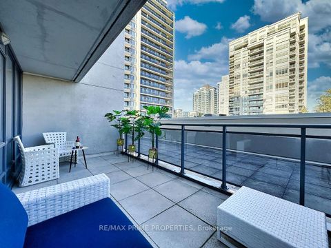 Photo 4 at 205 - 85 North Park Road, Beverley Glen, Vaughan