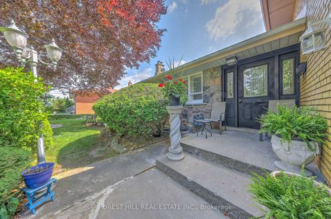 Photo 5 at 89 Portage Avenue, Pelmo Park W4, Toronto