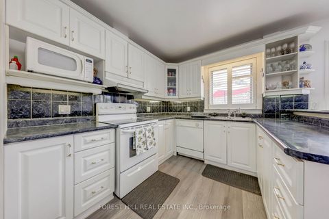 Photo 11 at 89 Portage Avenue, Pelmo Park W4, Toronto