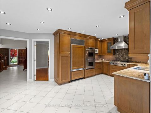 Photo 7 at 28 Bridgend Court S, Islington Woods, Vaughan