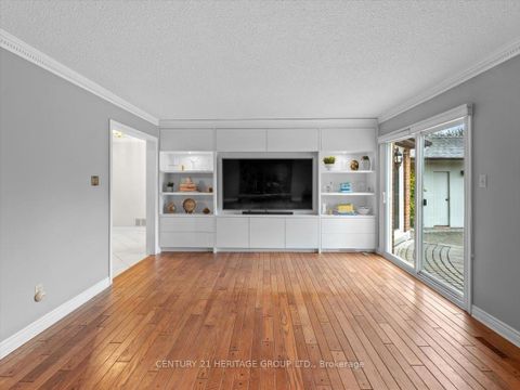 Photo 11 at 28 Bridgend Court S, Islington Woods, Vaughan