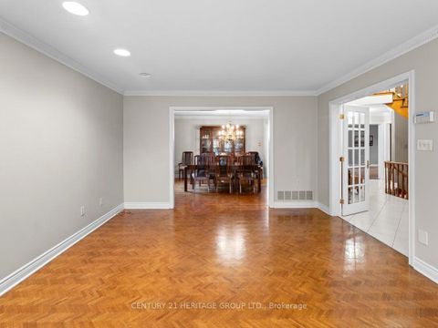 Photo 16 at 28 Bridgend Court S, Islington Woods, Vaughan