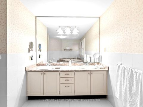 Photo 22 at 28 Bridgend Court S, Islington Woods, Vaughan