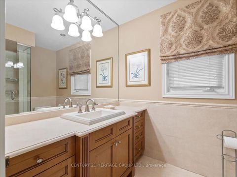 Photo 26 at 28 Bridgend Court S, Islington Woods, Vaughan