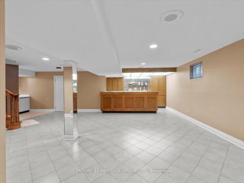 Photo 31 at 28 Bridgend Court S, Islington Woods, Vaughan