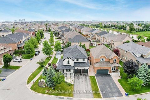 Photo 3 at 162 Corner Brook Crescent, Vellore Village, Vaughan