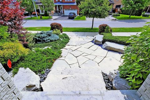 Photo 4 at 162 Corner Brook Crescent, Vellore Village, Vaughan