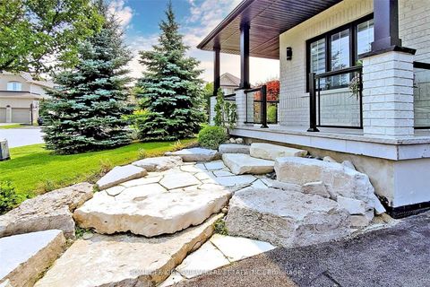 Photo 5 at 162 Corner Brook Crescent, Vellore Village, Vaughan