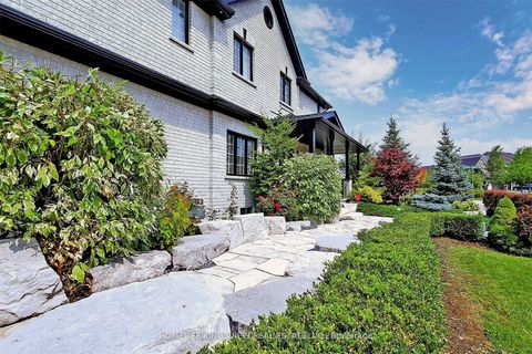 Photo 6 at 162 Corner Brook Crescent, Vellore Village, Vaughan