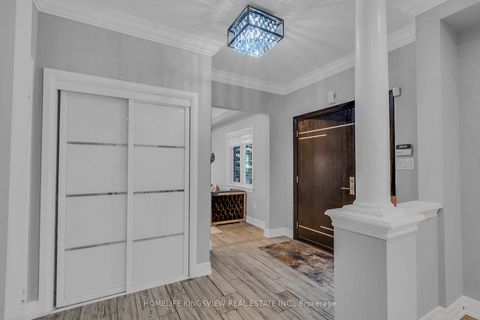 Photo 9 at 162 Corner Brook Crescent, Vellore Village, Vaughan