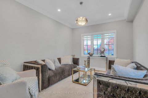 Photo 10 at 162 Corner Brook Crescent, Vellore Village, Vaughan