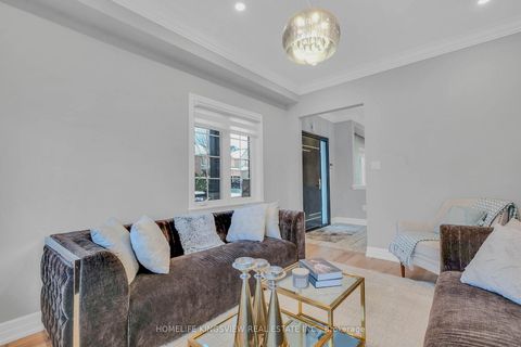 Photo 11 at 162 Corner Brook Crescent, Vellore Village, Vaughan