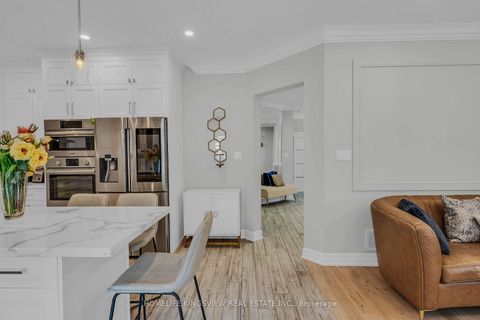 Photo 15 at 162 Corner Brook Crescent, Vellore Village, Vaughan