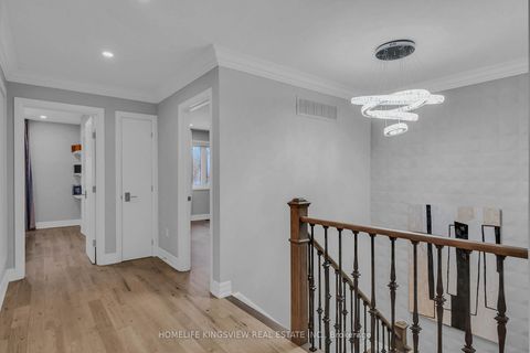 Photo 24 at 162 Corner Brook Crescent, Vellore Village, Vaughan