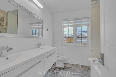 Photo 32 at 162 Corner Brook Crescent, Vellore Village, Vaughan