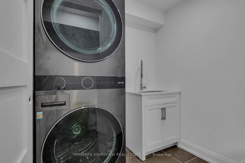 Photo 36 at 162 Corner Brook Crescent, Vellore Village, Vaughan