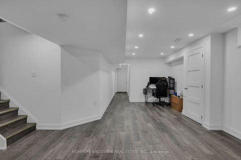 Photo 38 at 162 Corner Brook Crescent, Vellore Village, Vaughan