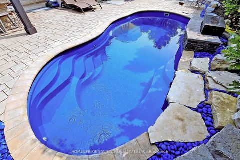 Photo 43 at 162 Corner Brook Crescent, Vellore Village, Vaughan