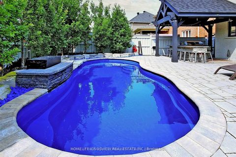 Photo 44 at 162 Corner Brook Crescent, Vellore Village, Vaughan