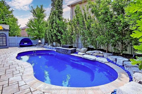 Photo 45 at 162 Corner Brook Crescent, Vellore Village, Vaughan