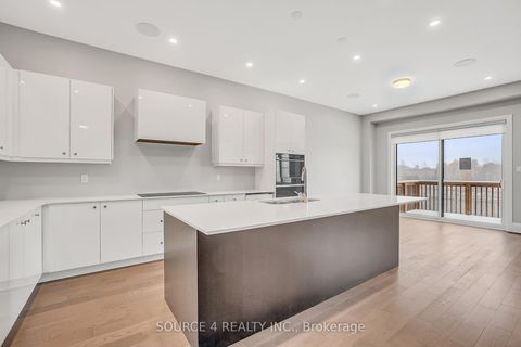 Photo 11 at 522 Kleinburg Summit Way, Kleinburg, Vaughan