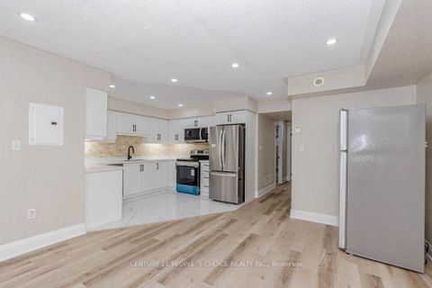 Photo 16 at 25 - 47 Hays Boulevard, RO River Oaks, Oakville