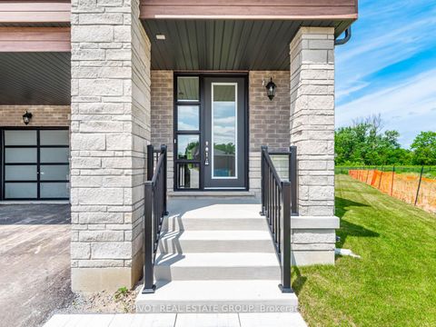 Photo 2 at 34 Montorio Drive, Rural Richmond Hill, Richmond Hill