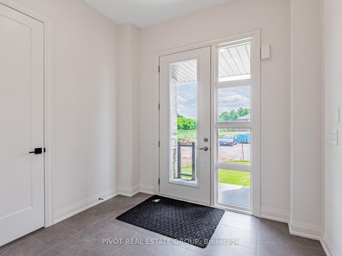 Photo 3 at 34 Montorio Drive, Rural Richmond Hill, Richmond Hill