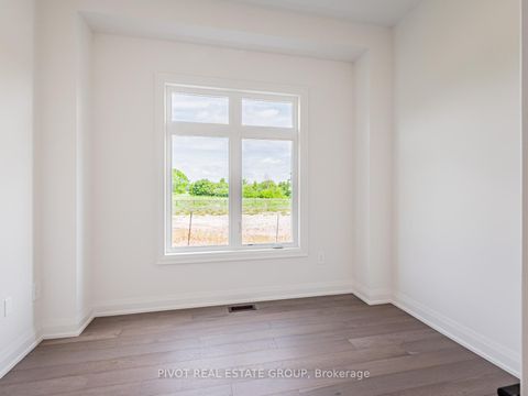 Photo 4 at 34 Montorio Drive, Rural Richmond Hill, Richmond Hill