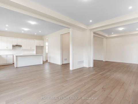 Photo 13 at 34 Montorio Drive, Rural Richmond Hill, Richmond Hill