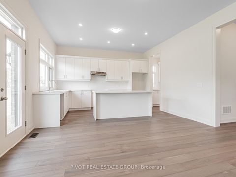 Photo 14 at 34 Montorio Drive, Rural Richmond Hill, Richmond Hill