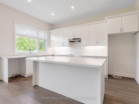 Photo 16 at 34 Montorio Drive, Rural Richmond Hill, Richmond Hill