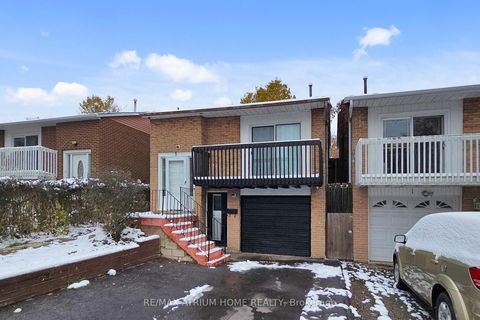 Photo 1 at 3 Plumbrook Crescent, Malvern West, Toronto