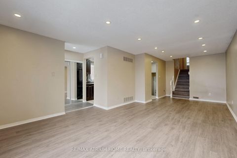 Photo 11 at 3 Plumbrook Crescent, Malvern West, Toronto