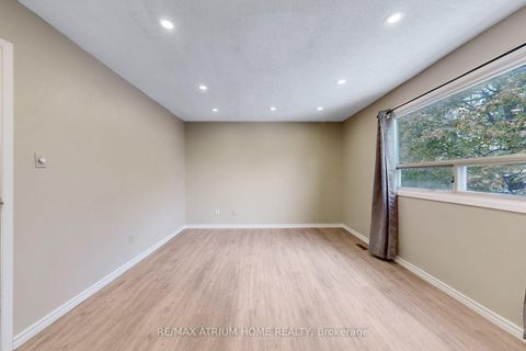 Photo 19 at 3 Plumbrook Crescent, Malvern West, Toronto