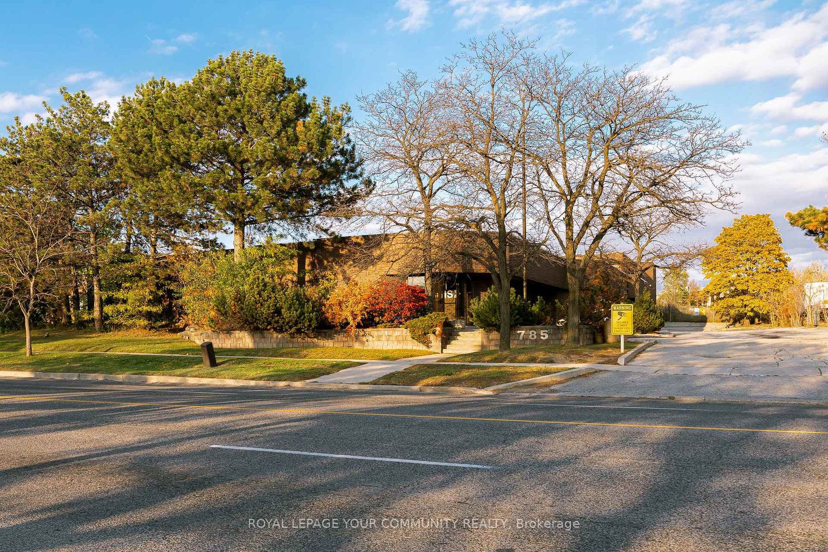 785 Arrow Road, Humbermede, Toronto photo number 2